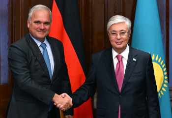 Президент Bayer AG компаниясының өкілімен елімізге медициналық өнімдерді жеткізуді талқылады