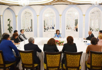 Аида Балаева Алматыда Ұлттық құрылтай мүшелерімен кездесті