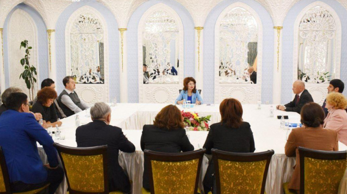 Аида Балаева провела встречу с членами Национального курултая
