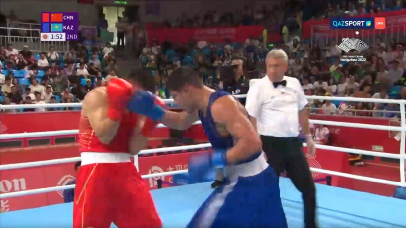  Кадр из видеотрансляции боя на канале Qazsport 