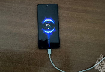 Школьник получил ожоги от загоревшейся зарядки смартфона