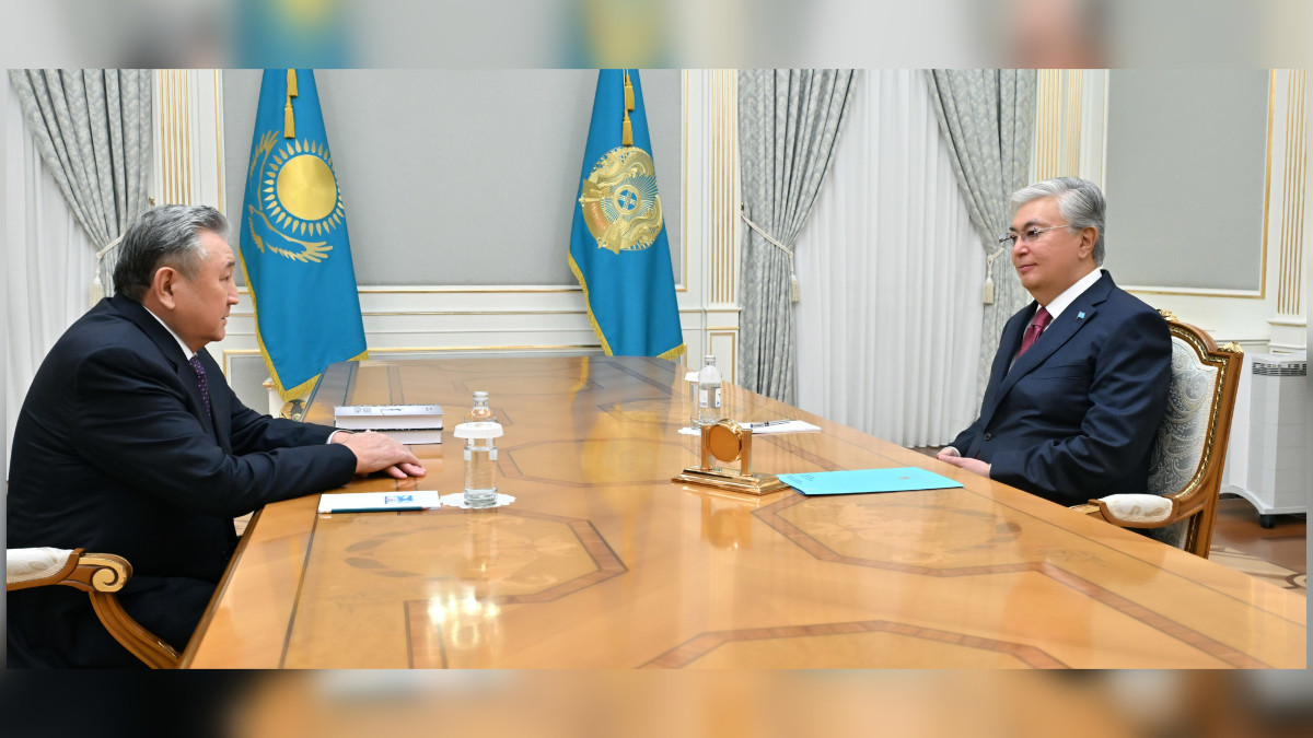 Президент встретился с государственным деятелем Елеусином Сагиндиковым