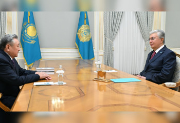 Президент встретился с государственным деятелем Елеусином Сагиндиковым