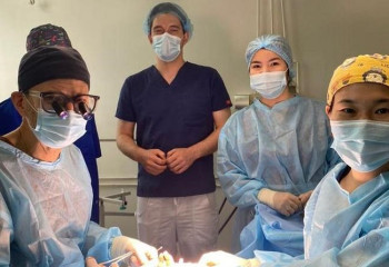 Палец с ноги на руку пересадили 1,5-годовалому мальчику в Алматы