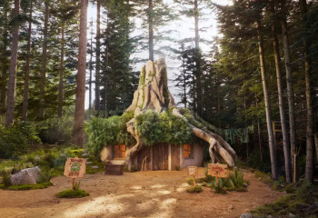 Точную копию дома Шрека на болоте можно бесплатно снять в аренду на несколько дней