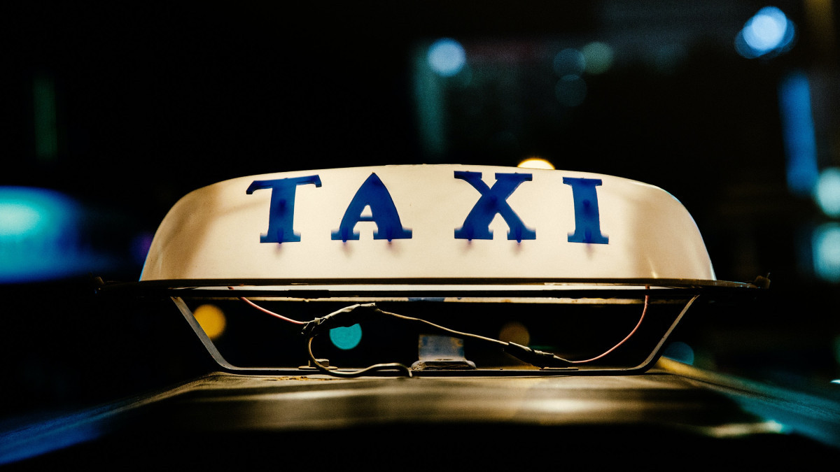 Требования к водителям агрегаторов такси ужесточат в Казахстане