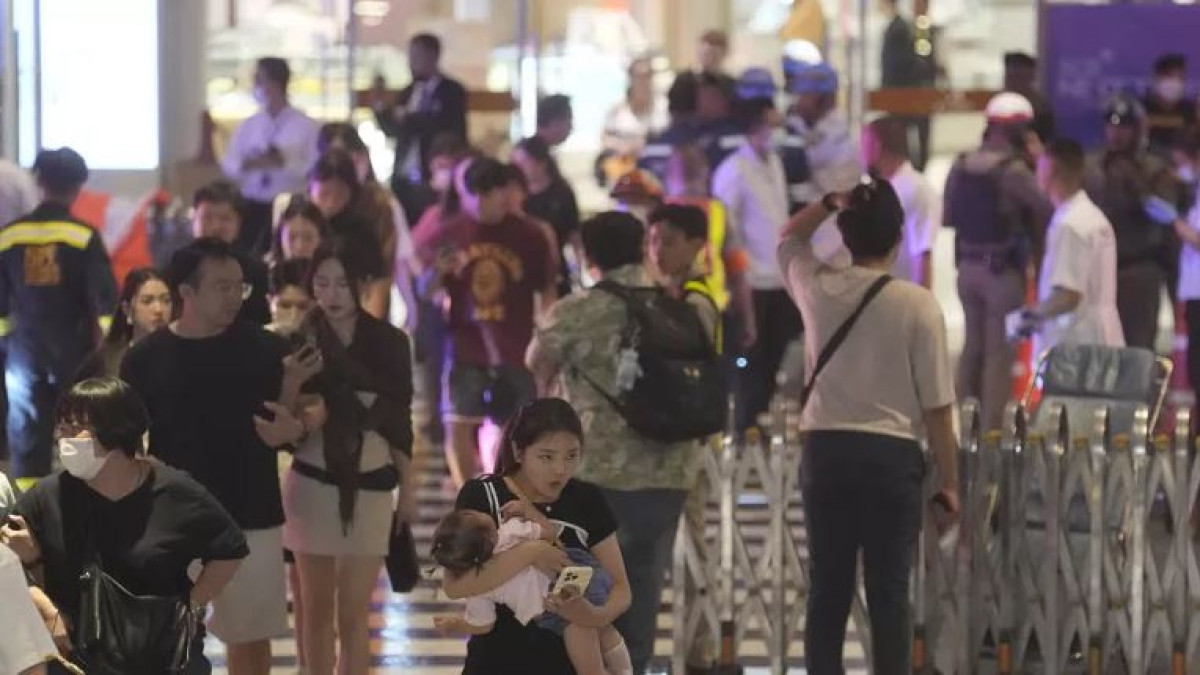 Подросток открыл стрельбу в торговом центре Бангкока
