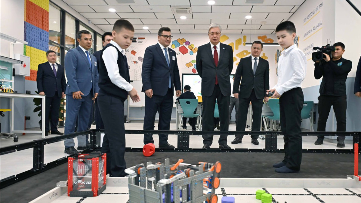 Мемлекет басшысы Астана қаласындағы «SANA» оқушылар сарайын аралап көрді