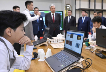 Tokayev visits Palace of Schoolchildren in Astana