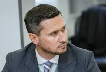 «Жайлы тасымал туралы айту мүмкін емес». Сенатор өңірлердегі жағдайы мүшкіл автопарктер жайында