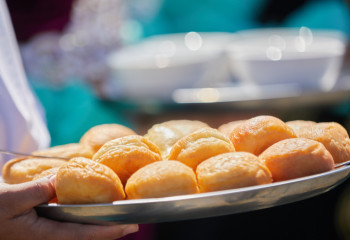 Кафе и ресторанов стало больше, цены на услуги растут, но казахстанцы все равно чаще стали питаться вне дома