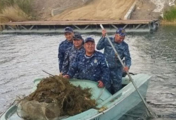 Более 300 метров сетей извлекли из озера Балхаш