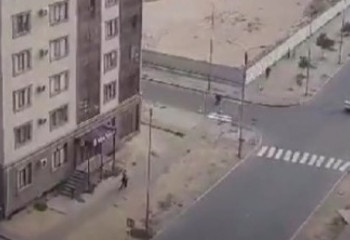 «Пьяную» пешеходную дорожку сняли на видео в Актау