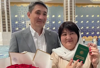 «46 жаста тұрмысқа шыққандағы әсерім 18 жастағыдай». Танымал композитор махаббат хикаясымен бөлісті