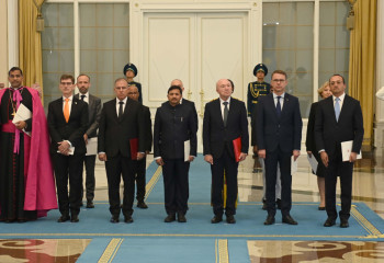 Head of State receives credentials from foreign ambassadors