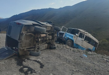 Водитель автобуса выехал на встречку: 1 погиб, 33 пострадали