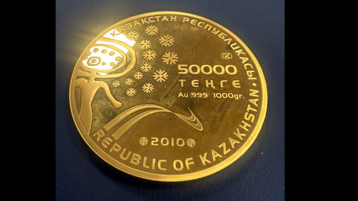 Астана әуежайында декларацияланбаған коллекциялық монеталарды алып өтпек болған қос азамат ұсталды