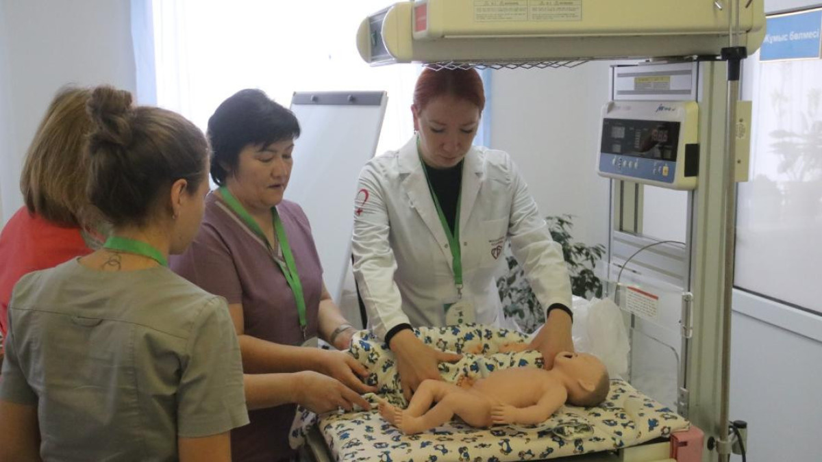 Мәскеудің жетекші неонатологтары Павлодардың медицина қызметкерлерін оқытуда
