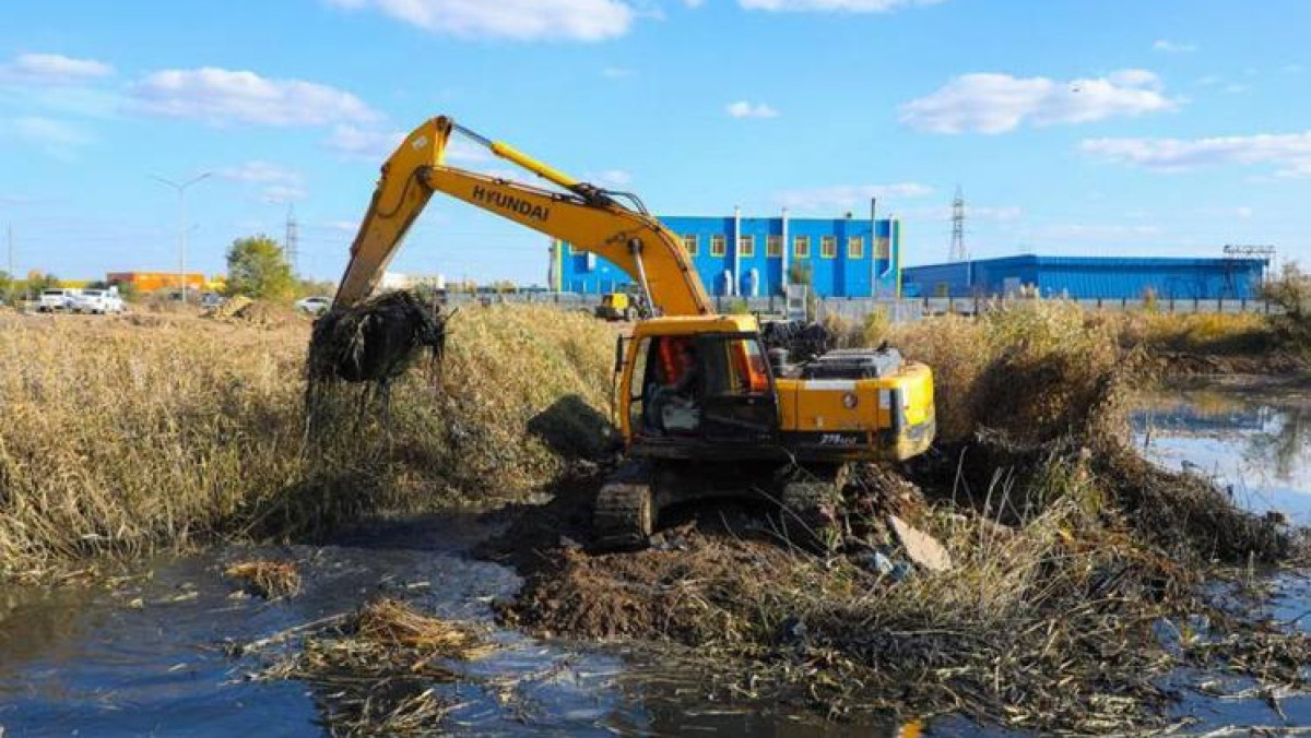 Реку Акбулак очистят от 2 метров донных отложений