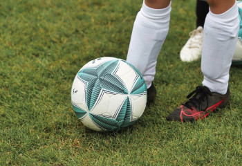 Сабақ кезінде кеудесіне доп тиген оқушы қайтыс болды