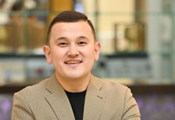 Белгілі блогер Елдос Колобок су жаңа көлік сатып алды