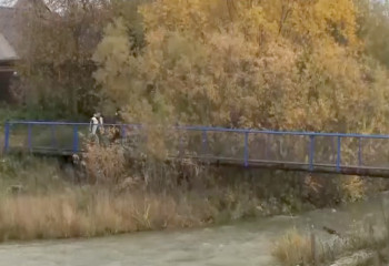 Жители Риддера своими силами за неделю починили мост, на который акимат не мог найти 15,5 млн тенге