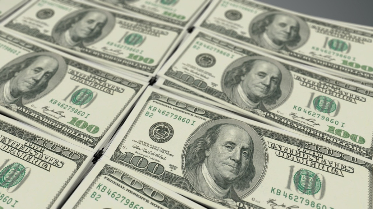 Казахстанцы всё реже отправляют деньги через международные системы денежных переводов