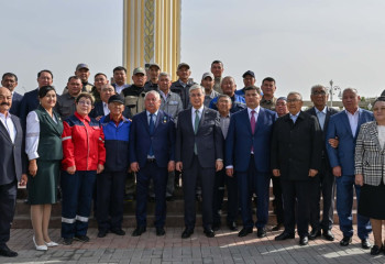 Президент Қызылордадағы «Еңбек аллеясында» еңбек адамдарымен жүздесті