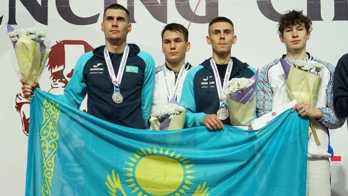 Казахстанские фехтовальщики завоевали пять медалей на молодежном чемпионате Азии