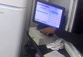 Алматыда ұрлық қылмысы бейнебақылау камераларына түсіп қалған