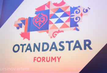 Абайды қытай тіліне аударған қазақ жазушысы «Отандастар» форумының маңызы туралы айтты