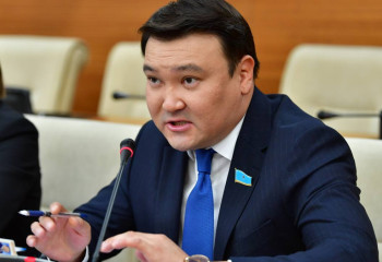 Совет заманынан қалған ескі вагондар сүйретіліп әлі жүр - депутат