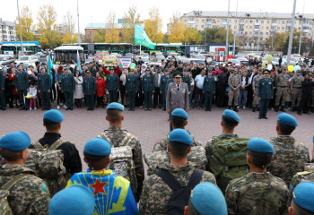Әскерде борышын өтеп қайтқан десантшыларды Астанада қарсы алды
