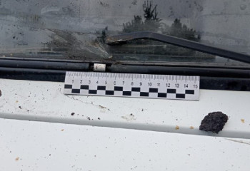 Риддер тұрғыны полиция көлігіне тас лақтырған