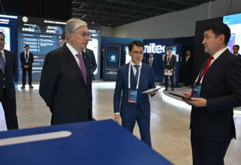 Tokayev presented with digitalization projects at Digital Bridge exhibition