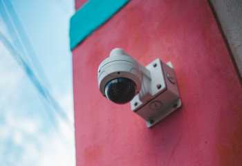 Установить камеры и тревожные кнопки в школах поручил глава МВД