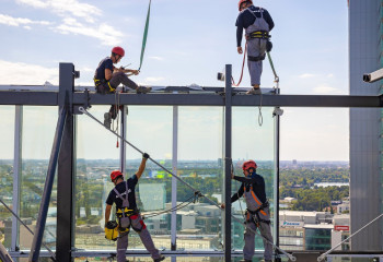 Четверо рабочих сорвались с 9 этажа стройки в Астане