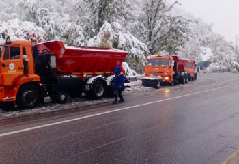 Алматыда коммуналдық қызметтер Шымбұлақтағы қарды тазалап жатыр