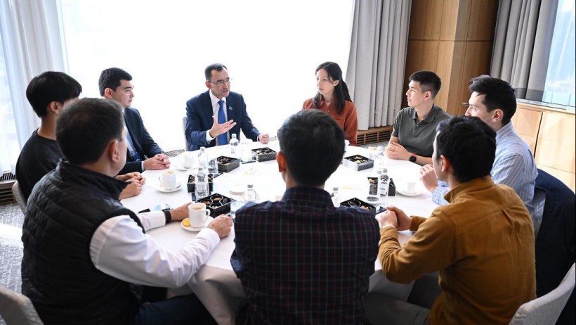  instagram.com/maulen_ashimbayev 