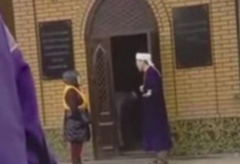 Түркістанда көше сыпырушы әйелді мешітке кіргізбей қойды