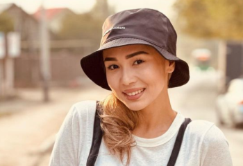 «Стейктің ет екенін де білген жоқпын»: Сара Амангелді мейрамханада болған келеңсіз жайт туралы айтып берді