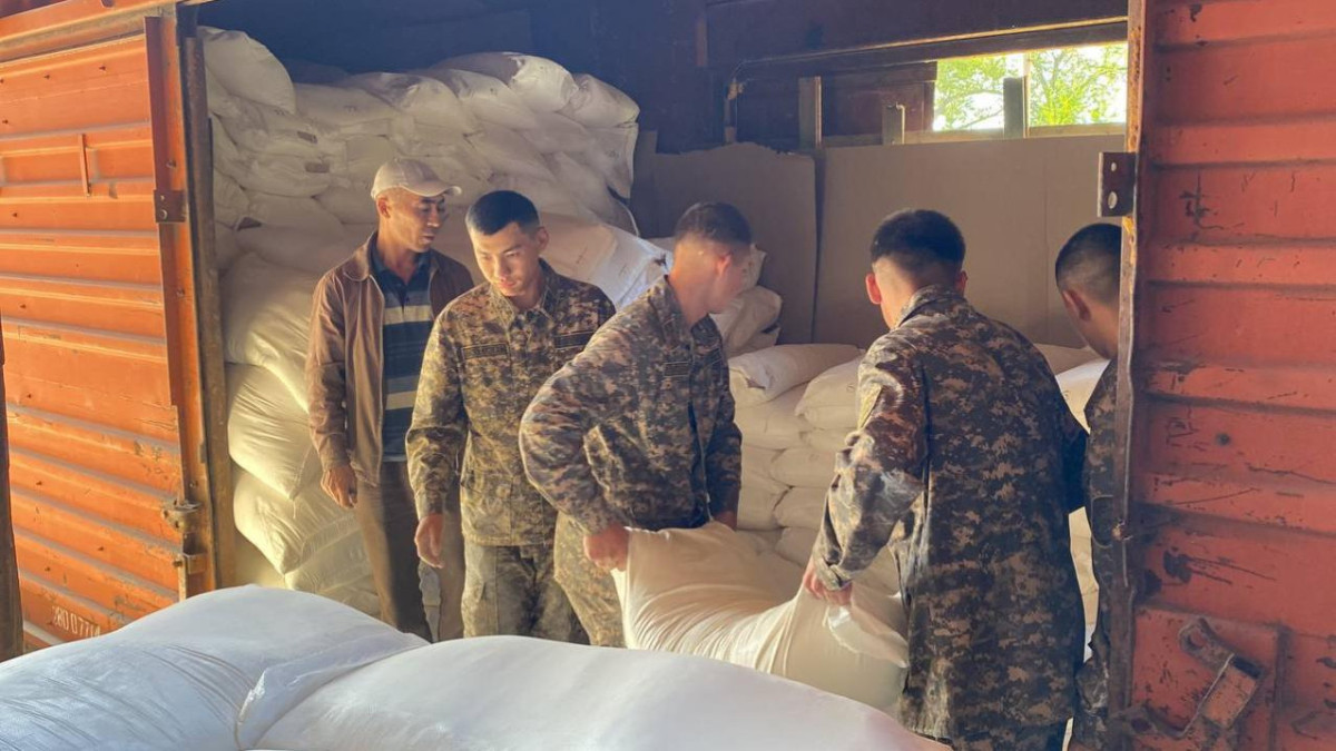Гуманитарный груз в 27 железнодорожных вагонах отправили из Казахстана в Афганистан