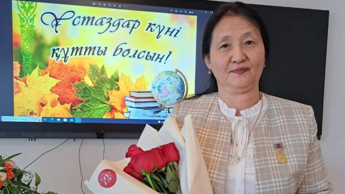 Почти по 3,5 млн тенге получил каждый заслуженный учитель Казахстана в этом году