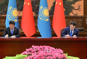 Kazakhstan and China sign bilateral documents