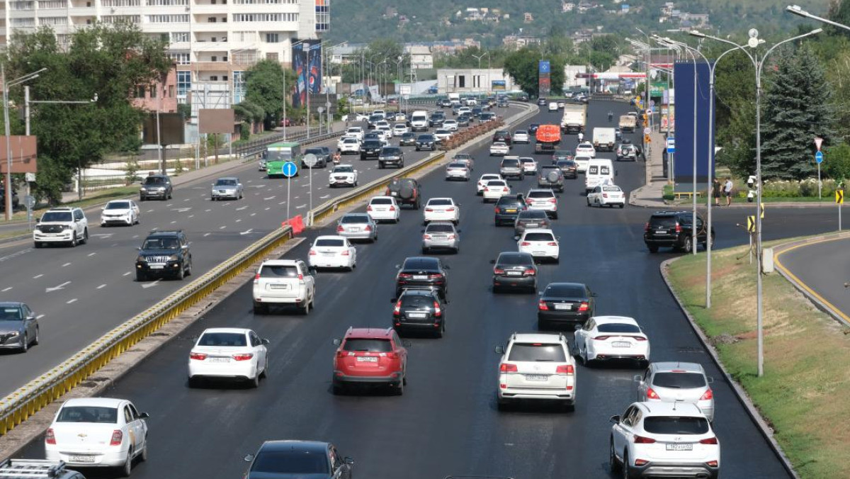 В Алматы ежедневно въезжает 700 тысяч машин или пять Западно-Казахстанских областей
