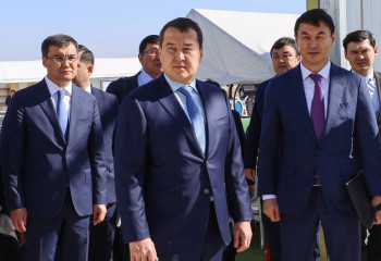 «Видим, что есть нехватка больниц» – Алихан Смаилов поручил не затягивать со строительством больницы в Туркестанской области