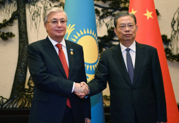 Глава государства провел встречу с Председателем Постоянного комитета Всекитайского собрания народных представителей Чжао Лэцзи