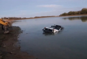 Атырау облысында көлік өзенге батып, екі адам қайтыс болды