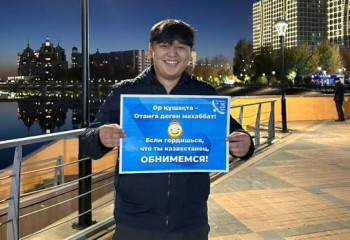 «Құшақтасайық»: Еріктілер ұйымдастырған акция астаналықтарды қуантты