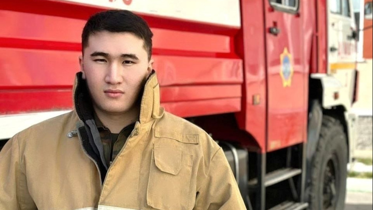 Вынесший из горящей квартиры двухлетнюю девочку, алматинский пожарный рассказал о службе в ЧС